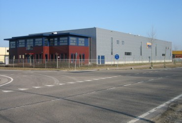 Productiehal met kantoor te Moerdijk